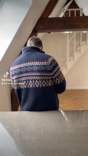 Binnenkort gaan we weer op pad om mooie foto’s te maken! 📸

Het échte eindresultaat zie je namelijk niet altijd op het moment dat wij de deur achter ons sluiten. Daarna begint het pas: bewoners gaan inrichten, aankleden en hun eigen sfeer toevoegen. ✨

Juist daarom is het zo leuk om op een later moment nog eens foto’s te maken. Zo zie je niet alleen de lege ruimtes, maar ook de stijl en persoonlijkheid van de bewoners terug in het geheel. ❤️

#verbouwen #renovation #bouwbedrijfveldhoven #veldhoven #sfeerbeelden