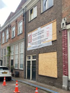 Een mooi plan dat wij graag mogen ontwikkelen wanneer het zover is. De vraag blijft alleen: wanneer is dat?

Zoals je ziet, wordt de situatie voor het straatbeeld en de omwonenden er ondertussen niet beter op.

@gemeentelvc wanneer zijn jullie zover?